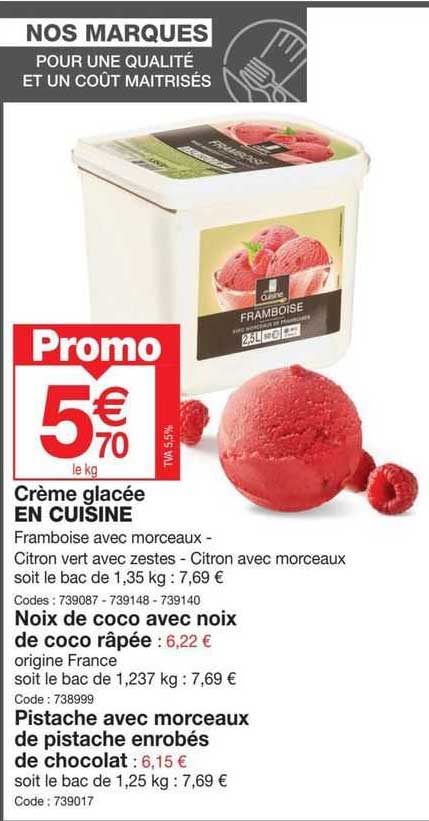 crème glacée en cuisine, noix de coco avec noix de coco râpée, pistache avec morceaux de pistache enrobés de chocolat