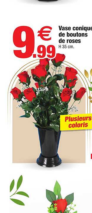 vas conique de boutons de roses