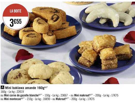 mini baklawa amande ou mini corne de gazelle blanche ou mini makrout, ou mini montecao