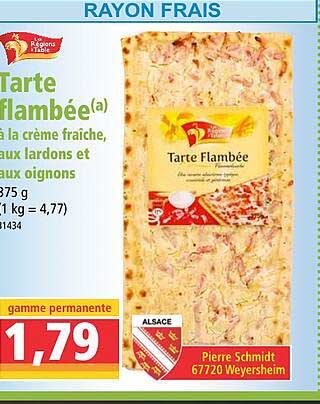 tarte flambée à la crème fraîche, aux lardons et aux oignons