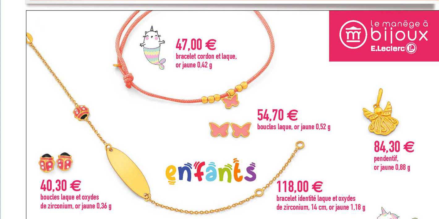 bracelet cordon et laque, or jaune 0,42 g, boucle laque et oxydes de zirconium, or jaune 0,36 g, boucles laque, or jaune 0,52 g, pendentif, or jaune 0,88 g