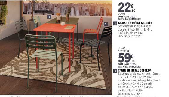chaise en métal colorée, table en métal coloré