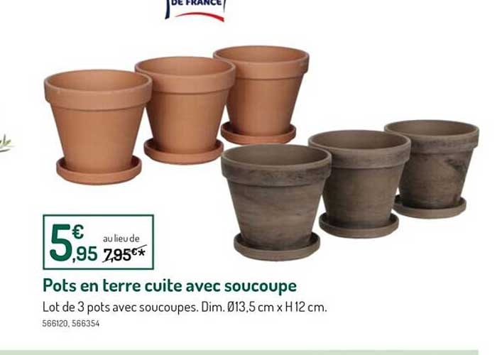 pots en terre cuite avec soucoupe