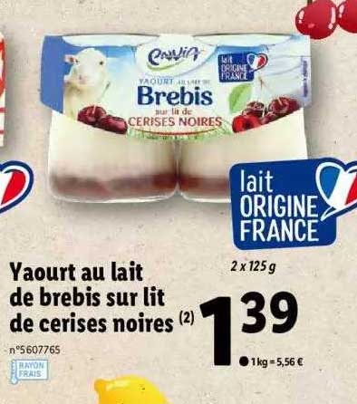 Yaourt Au Lait De Brebis Sur Lit De Cerises Noires