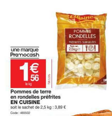 pommes de terre en rondelles préfrites en cuisine