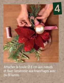 attacher la boule ø 6 cm aux nœuds et fixer l'ensemble au branchages avec du fil laiton