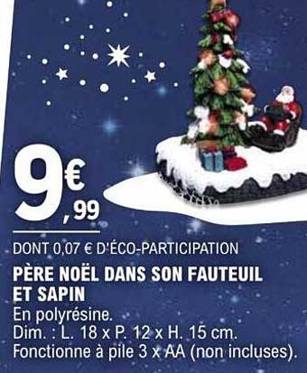 Père Noël Dans Son Fauteuil Et Sapin