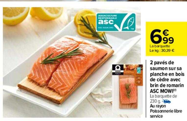 2 pavés de saumon sur sa planche en bois de cèdre avec brin de romarin asc mowi