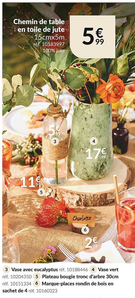 chemin de table en toile de jute, vase avec eucalyptus, vase vert, plateau bougie tronc d'arbre 30 cm, marque-places rondin de bois en sachet de 4