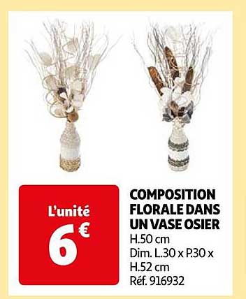 composition florale dans un vase osier