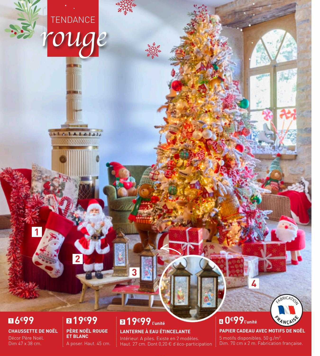 chaussette de noël, père noël rouge et blanc, lanterne à eau étincelante, papier cadeau avec motifs de noël