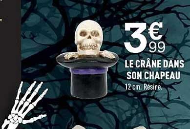 le crâne dans son chapeau