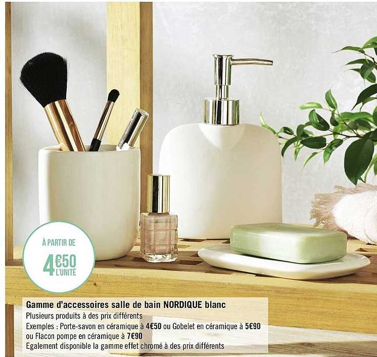 gamme d'accessoires salle de bain nordique blanc