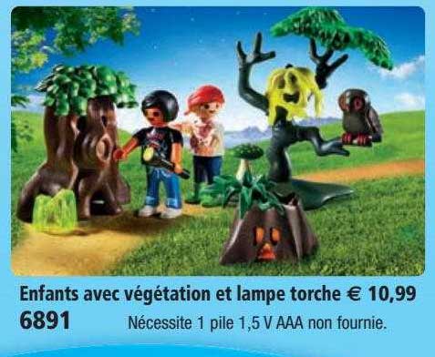 enfants avec végétation et lape torche