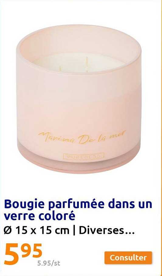 bougie parfumée dans un verre coloré