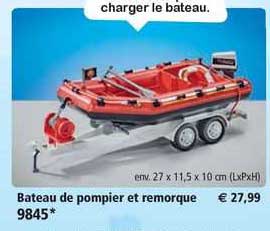 bateau de pompier et remorque
