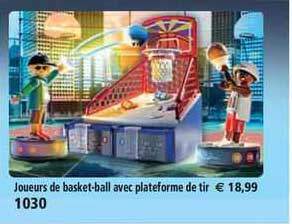 joueurs de basket-ball avec plateforme de tir