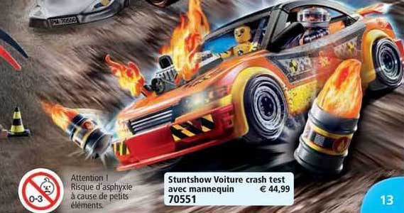 stuntshow voiture crash test avec mannequin