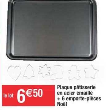 plaque pâtisserie en acier émaillé + 6 emporte-pièces noël
