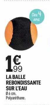 la balle rebondissante sur l'eau