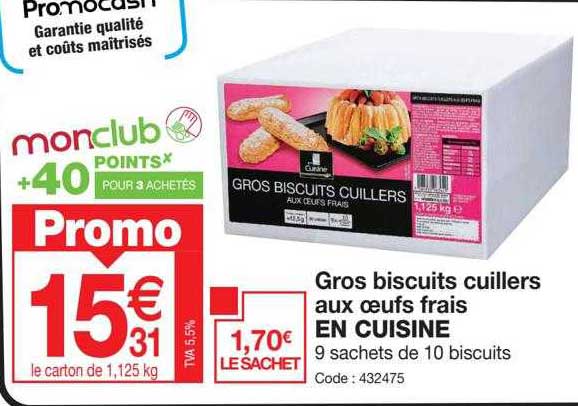 gros biscuits cuillers aux œufs frais en cuisine