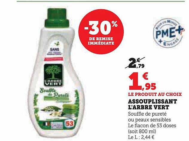 assouplissant l'arbre vert