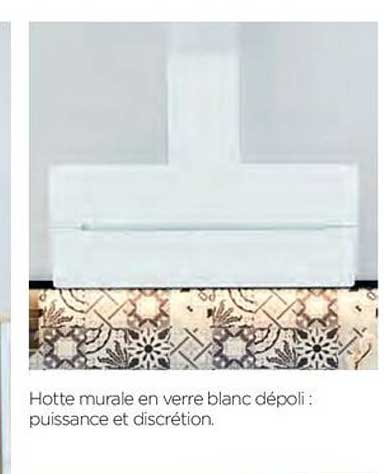 hotte murale en verre blanc dépoli : puissance et discrétion