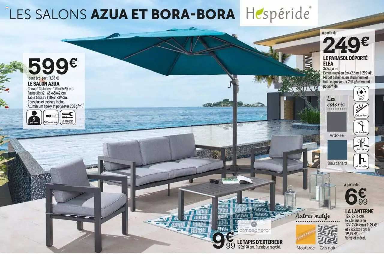 le salon azua, le parasol déporté éléa, la lanterne, le tapis d'extérieur