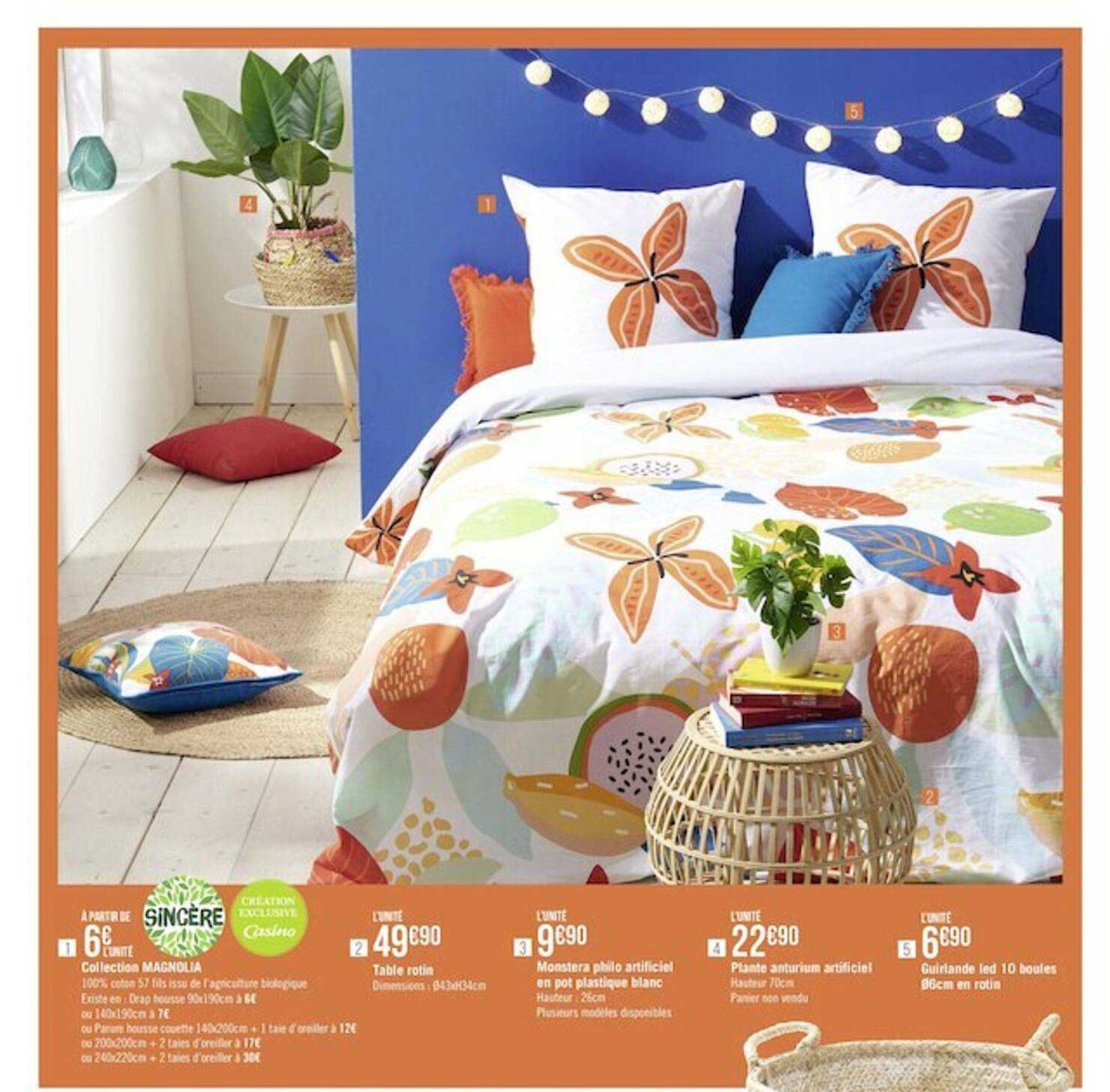 collection magnolia, table rotin, monstera philo artificiel en pot plastique blanc, plante anthurium artificiel, guirlande laid 10 boules 6 cm en rotin