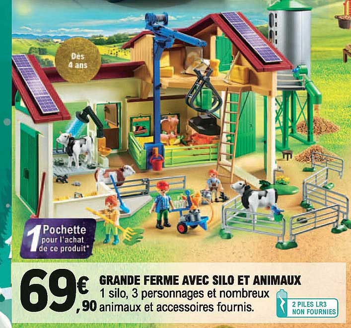 grande ferme avec silo et animaux