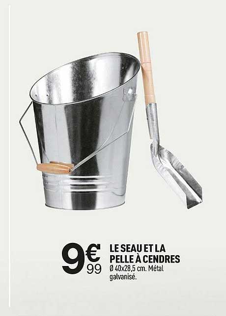 le seau et la pelle à cendres