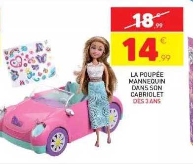 la poupée mannequin dans son cabriolet