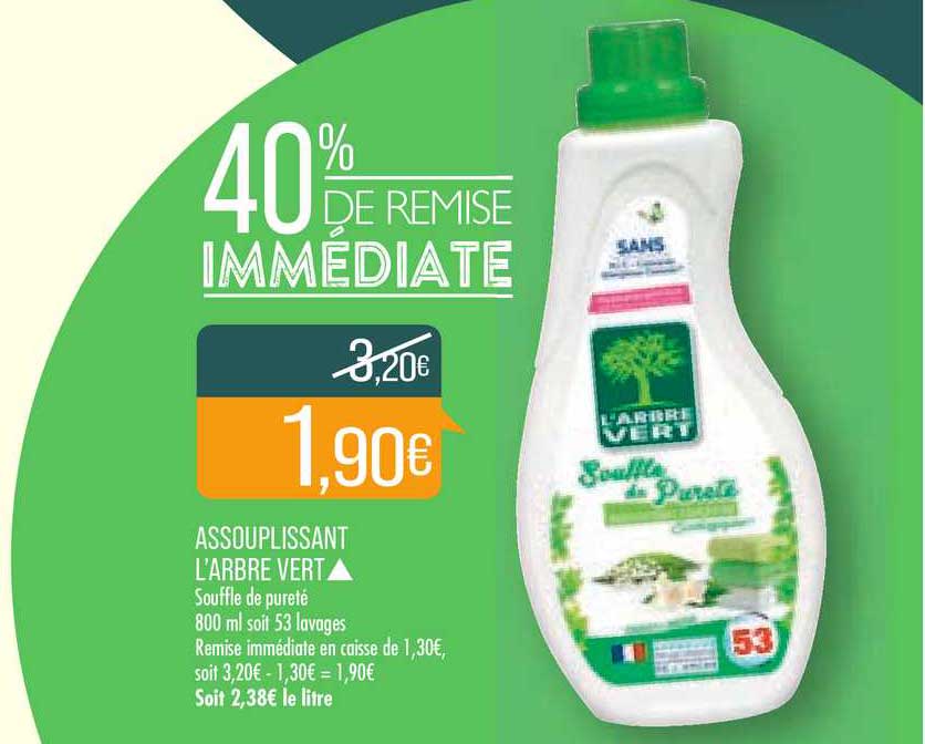 assouplissant l'arbre vert