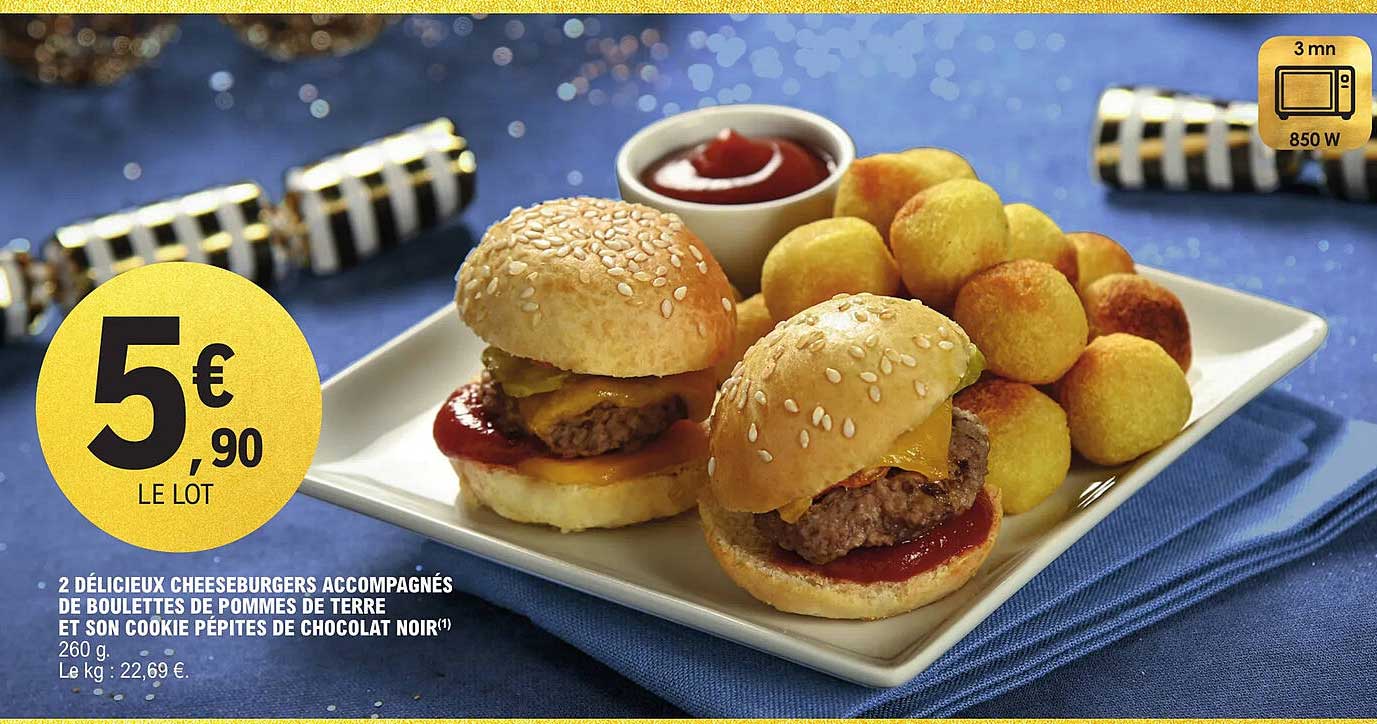2 délicieux cheeseburgers accompagnés de boulettes de pomme de terre et son cookie pépites de chocolat noir