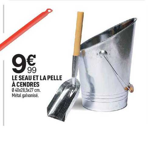le seau et la pelle à cendres