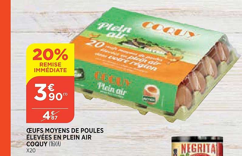 oeufs moyens de poules élevées en plein air coquy