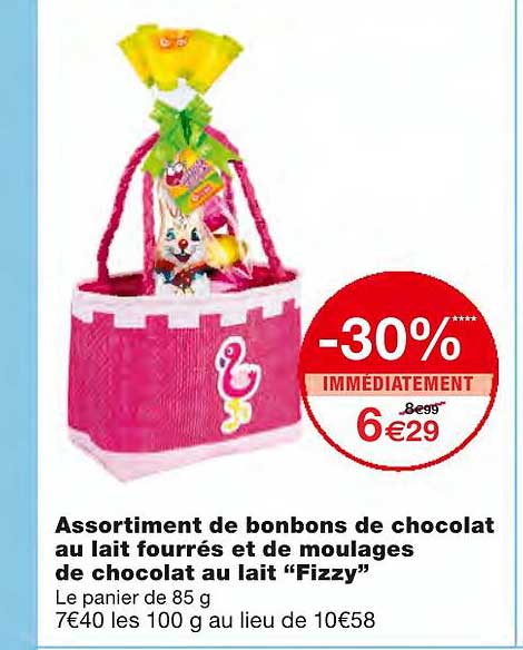 assortiment de bonbons de chocolat au lait fourrés et de moulages de chocolat au lait "fizzy"