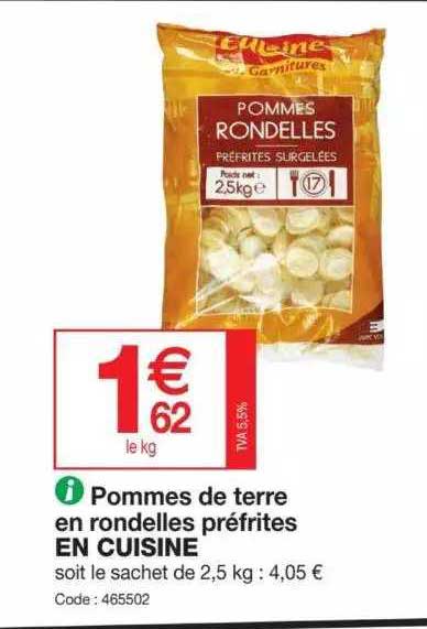 pommes de terre en rondelles préfrites en cuisine