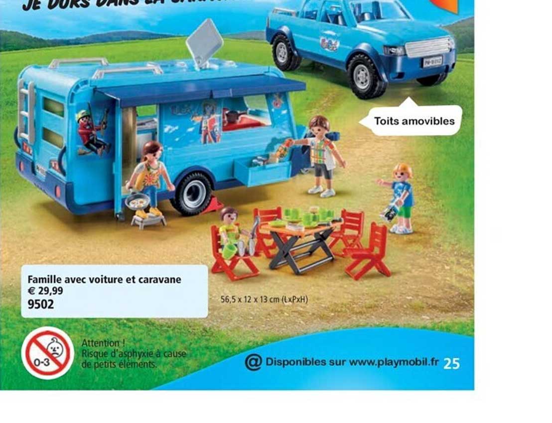 famille avec voiture et caravane