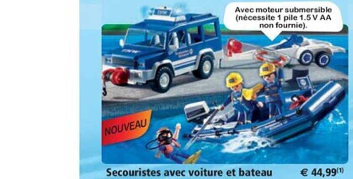 secouristes avec voiture et bateau
