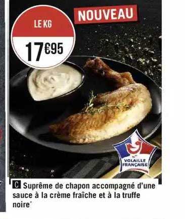 suprême de chapon accompagné d'une sauce à la crème fraîche et à la truffe noire