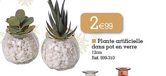 plante artificielle dans pot en verre