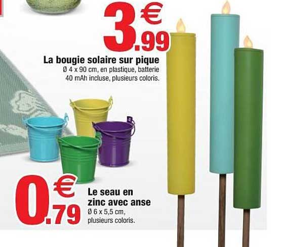 La Bougie Solaire Sur Pique, Le Seau En Zinc Avec Anse