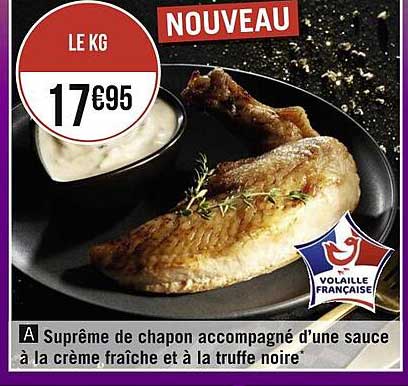 suprême de chapon accompagné d'une sauce à la crème fraîche et à la truffe noire