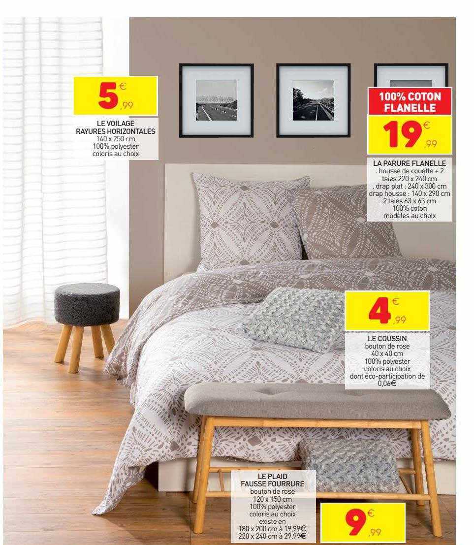 le voilage rayures horizontales, la parure flanelle, le coussin, le plaid fausse fourrure