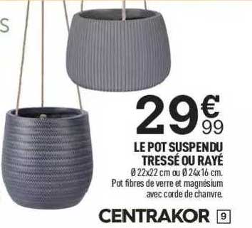 Le Pot Suspendu Tressé Ou Rayé