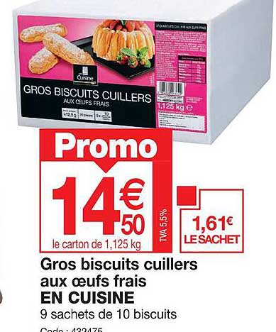gros biscuits cuillers aux œufs frais en cuisine
