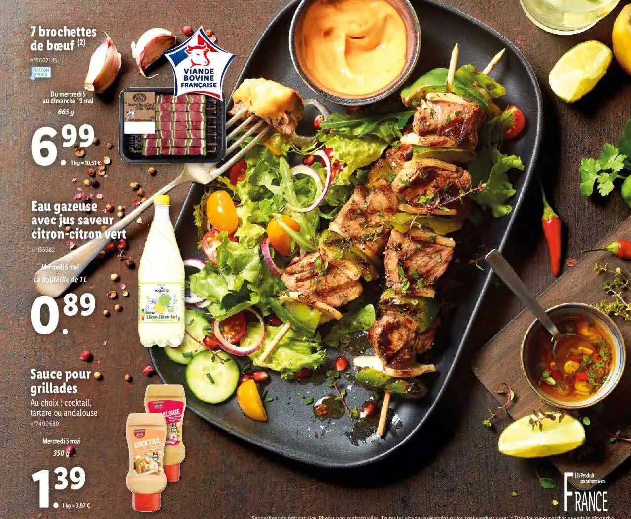 7 brochettes de boeuf, eau gazeuse avec jus saveur citron-citron vert, sauce pour grillades