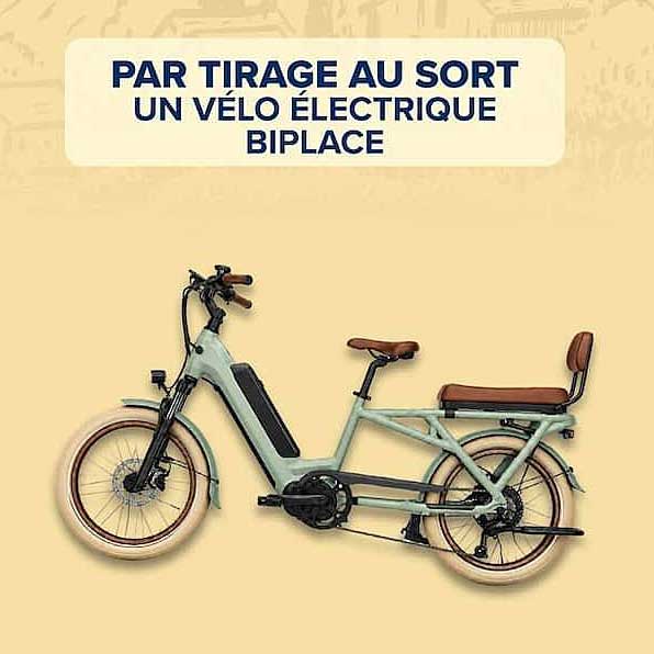 UN VÉLO ÉLECTRIQUE BIPLACE
