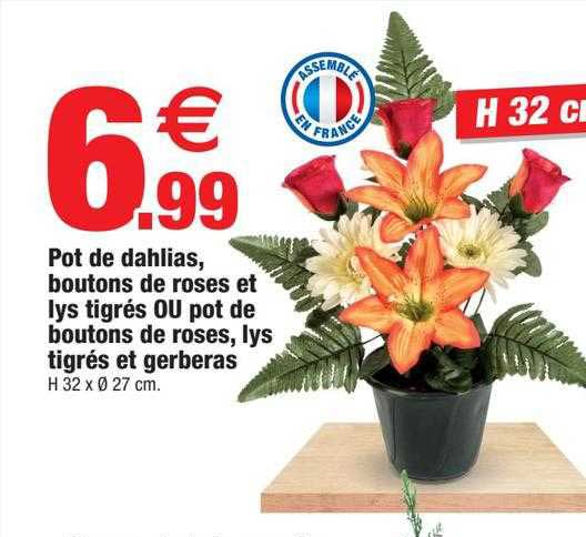 pot de dahlias, boutons de roses et lys tigrés ou pot de boutons de roses, lys tigrés et gerberas